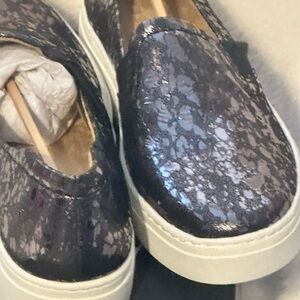 Women's Naturalizer Carly 3 Slip-On Sneaker,
Size 7.5 W - Grey